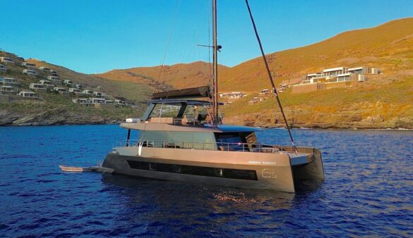 honeymoon-moon-yacht-65