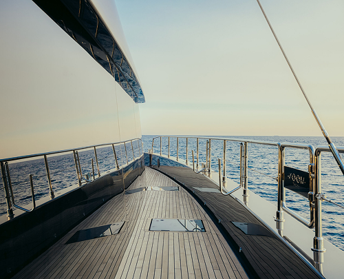 honeymoon-moon-yacht-65