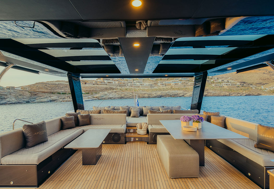 honeymoon-moon-yacht-65