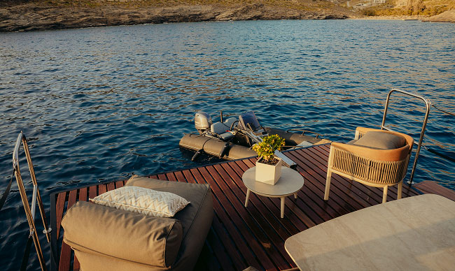 honeymoon-moon-yacht-65